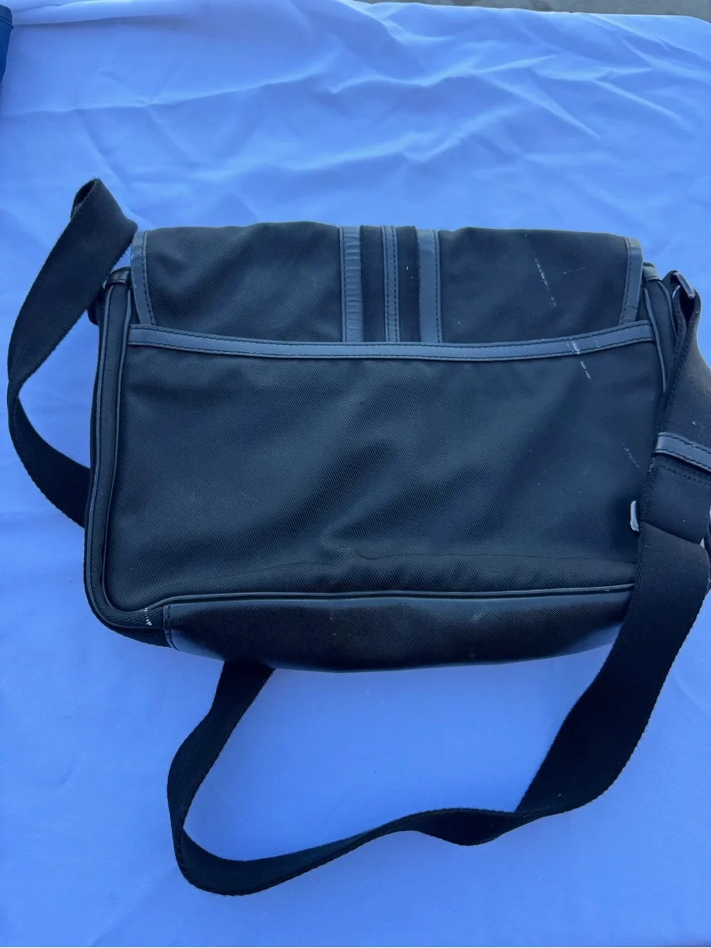 Black Burberry Men's Messenger Bag - Sleek Everyday Shoulder Bag